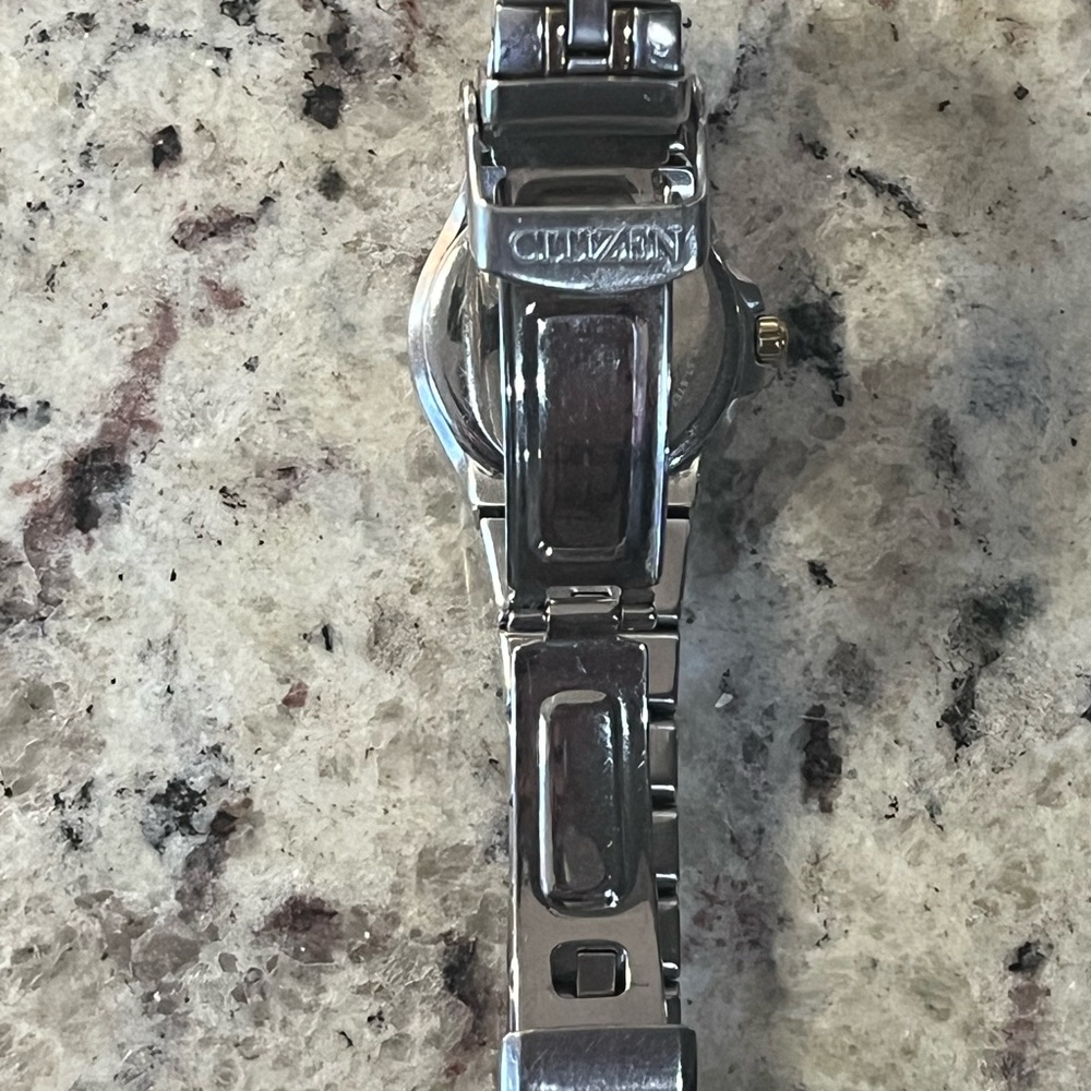 Citizen Eco-Drive Two Toned Ladies 100m Analog/Date EO11-K15711 Black Dial - Picture 4 of 7